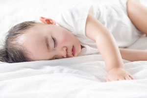 寶寶睡眠愛吸奶嘴？拔？還是不拔？