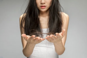 頭發(fā)枯黃如雜草？注意幾點，養(yǎng)回烏黑秀發(fā)！