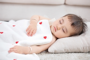 睡眠姿勢(shì)影響寶寶的一生！寶寶什么睡姿最好？
