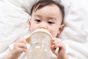 嬰兒為什么會(huì)溢奶？帶你了解原因