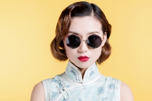 夏季戴墨鏡，護(hù)眼還是傷眼，您清楚嗎？