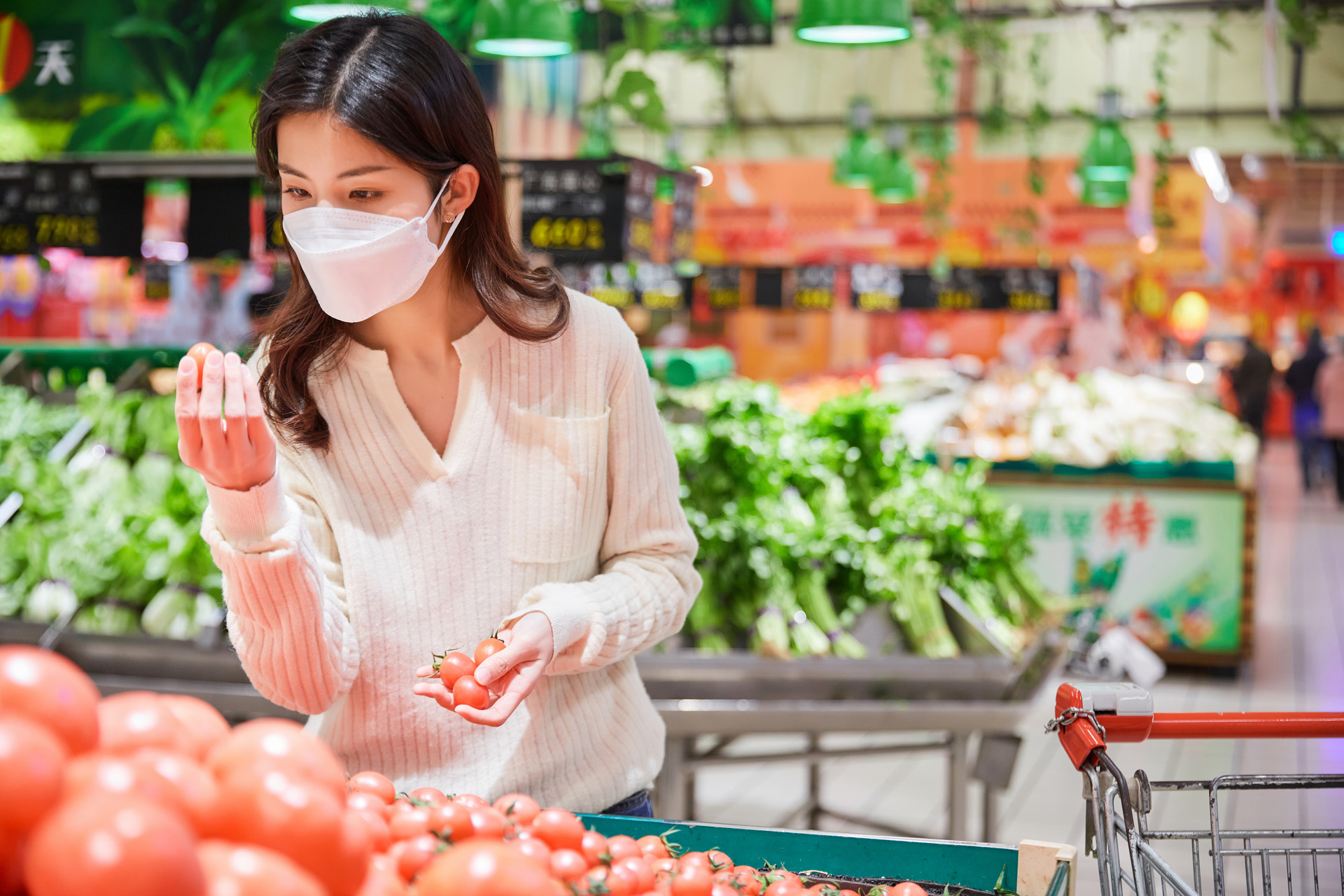 春節(jié)將至，我要出門買菜，該如何保障健康出行？