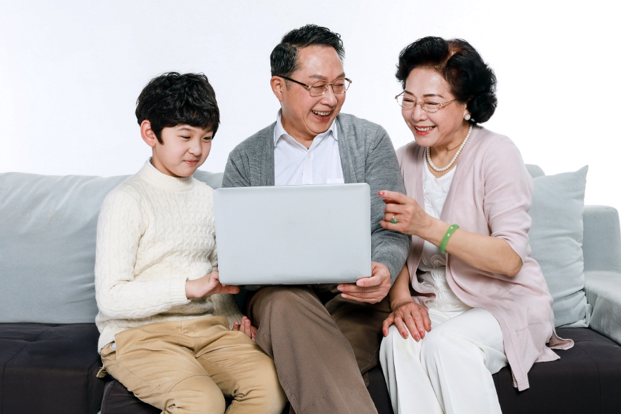 聚焦老年群體，提升“適老”服務(wù)